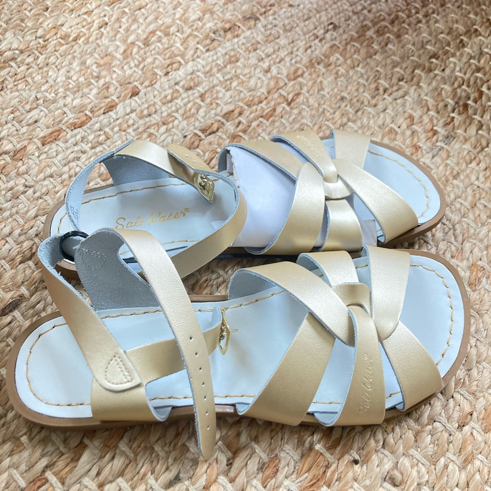 Saltwater women sandals size 8 color GOLD